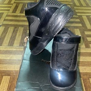 Jordan Max Aura 2, Size 5C, All Black, PreLoved